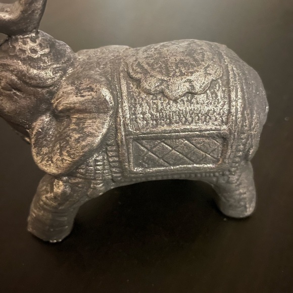 Lovely little silver colored elephant - Picture 3 of 6